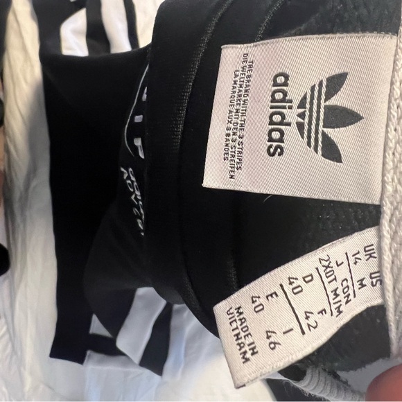 Adidas Tops Black Adidas Crew Neck Size medium - Picture 2 of 3